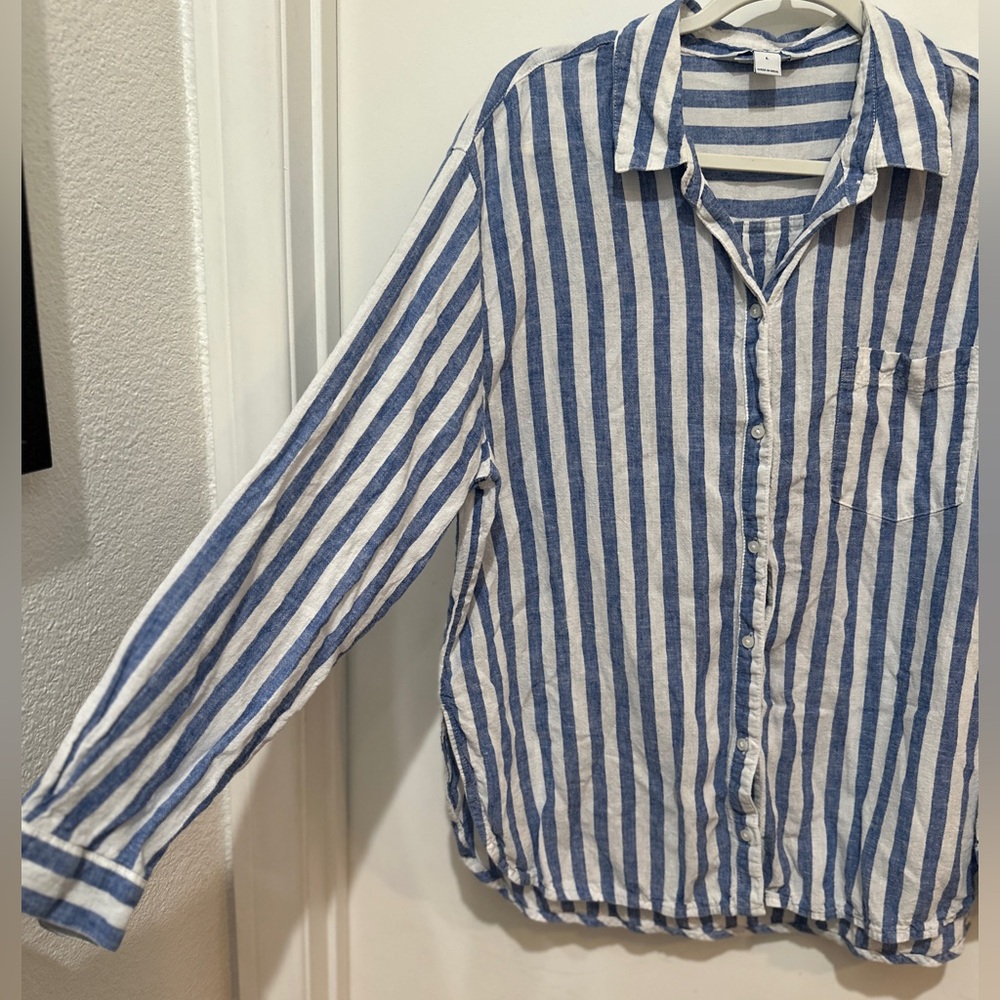 Old Navy Blue and White Striped Women's Button Down Linen Shirt - Picture 2 of 7